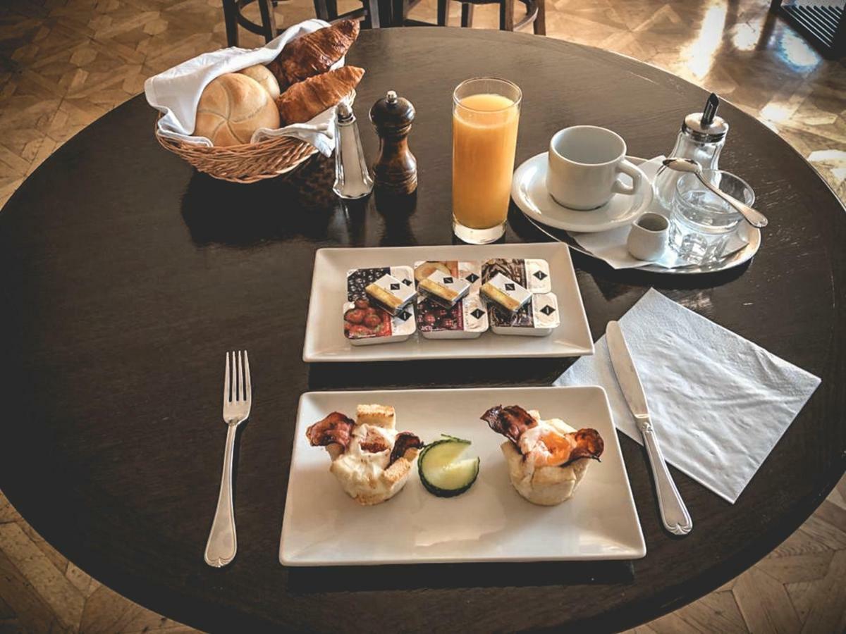 Restaurant Pansion Wien Cierny Brod Eksteriør bilde